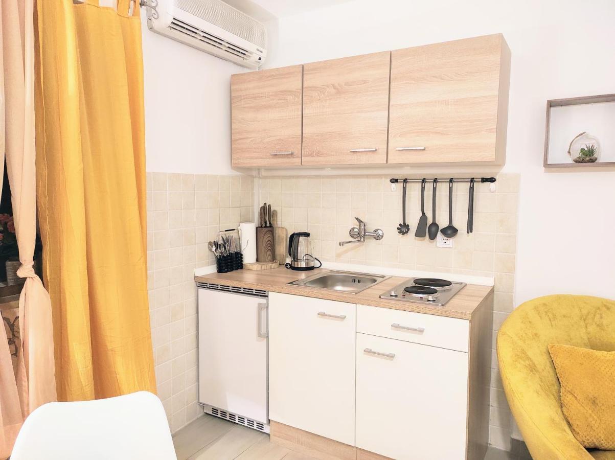 Apartments & Rooms As Vis Exterior photo